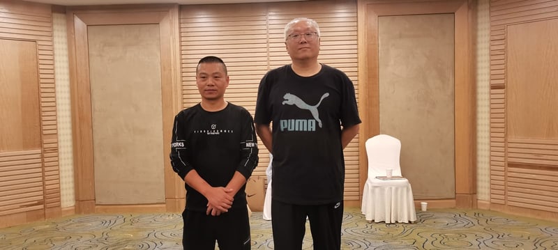 馆长合影