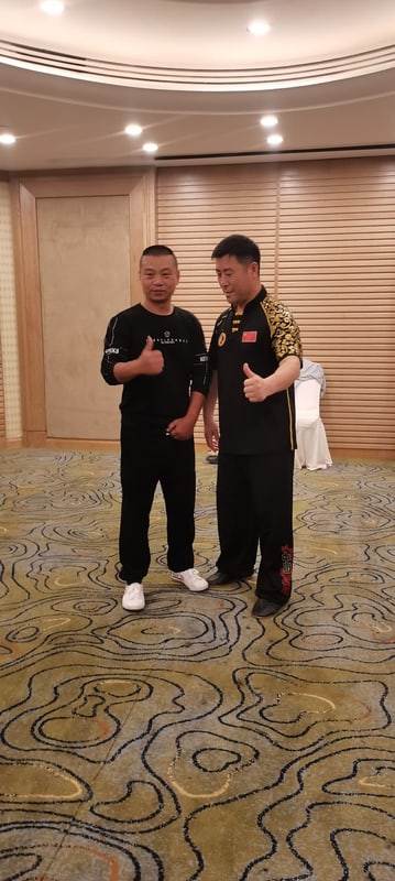 馆长合影